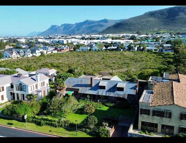 4 BEDROOM HOUSE FOR SALE IN WESTCLIFF